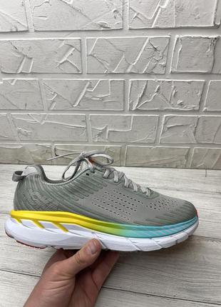 Бігові кросівки hoka asics mizuno brooks saucony adidas puma