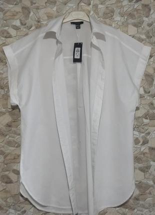 Белая, удлиненная рубашка/ рубашка.