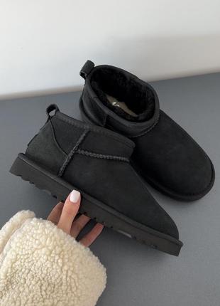Зимові жіночі черевики ugg premium ultra mini black suede premium