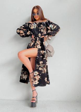 Жіночий комбінезон з розрізом на ніжці у квітковий принт