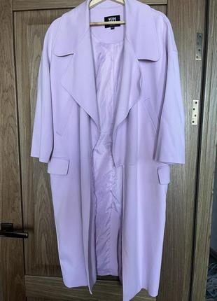 Пальто пурпурного кольору