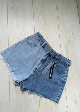 Джинсовые стоковые шорты