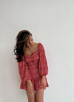 Червона коротка міні сукня у квітковий принт