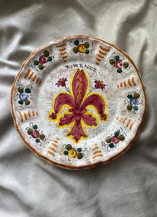 Вінтажна розписна декоративна тарілка з королівською лілією настінна