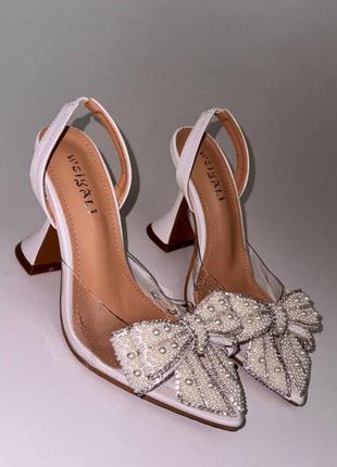 Туфлі нарядні з бантиком весільні білі святкові на вузьку ніжку
