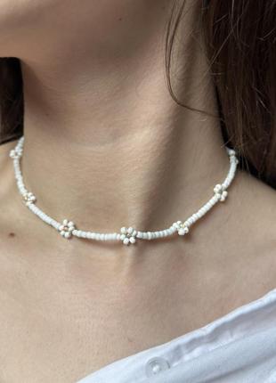 Ожерелье из бисера, белого цвета