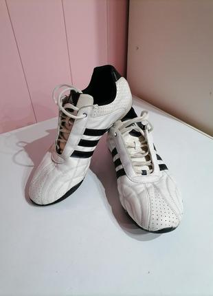 Кроссовки adidas