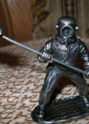 Фигурка статуэтка военный водолаз пика-мина сувенир металл сплав олова