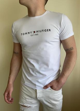 Білосніжна футболка tommy hilfiger з принтом на грудях, томмі халфігер, лого, логотип, базова, однотонна, стрейчева, приталена, біла