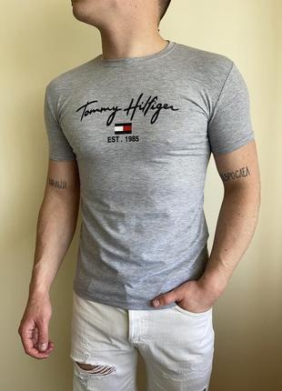 Серая базовая футболка tommy hilfiger с принтом на груди, лого, логотип, томми халфигер, турция, стрейчевая, приталенная, в обтяжку, меланж