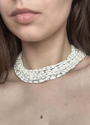 Белое ожерелье