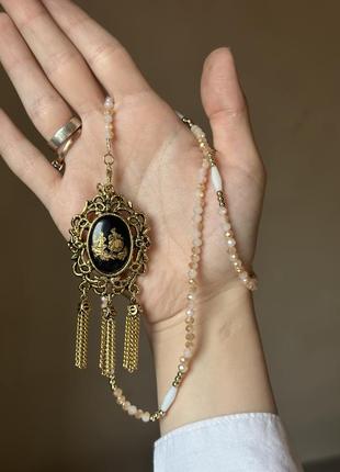 Кольє з кулоном, намисто