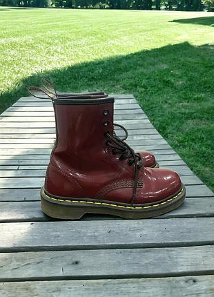 Ботинки боты красные dr. soapstone martens 1460 лакированные