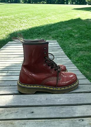 Ботинки боты красные dr. martens 1460 лакированные