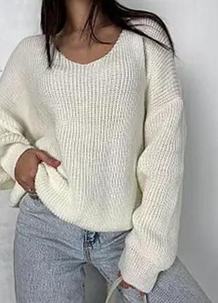 Білий обʼємний светр з шовковистої віскози в стилі cos