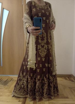 Изумительное платье в пол расшито камешками, индийский наряд