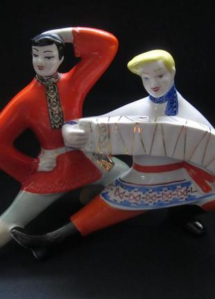 Фарфоровая статуэтка "танцующая пара" зхк, полонное