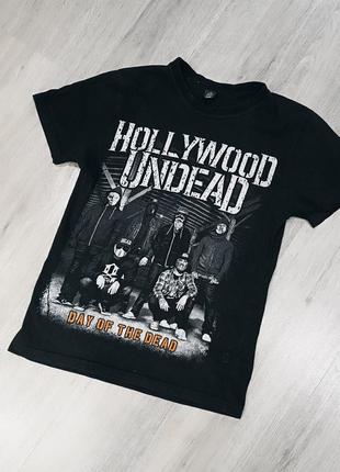 Футболка hollywood undead
класна футболка групи hollywood в гарному стані. йде на розмір s-м 
довжина 64см
плечі 40см
ширина під руками 45см
