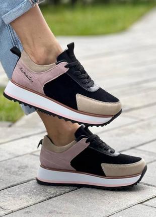 Стильні жіночі кросівки натуральні комбіновані замша чорні + беж замшеві на платформі кроссовки