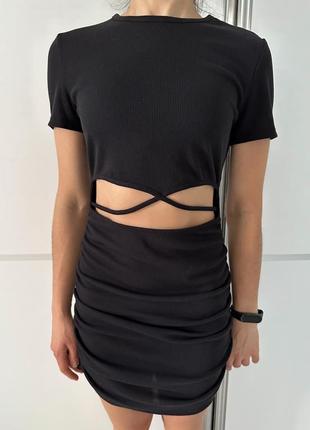 Женское черное платье с вырезом и лямками на талии, со сборками трендовое актуальное фирменное h&amp;m в рубчик