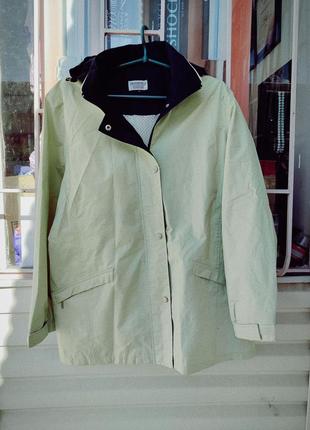 Стильна вітровка.