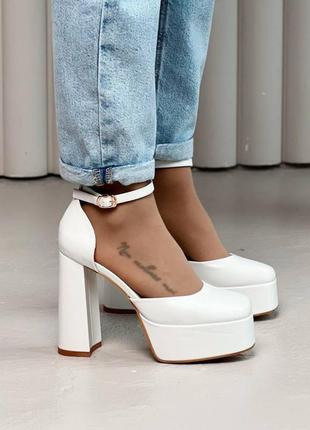 Красивые женские туфли на высоком каблуке с ремешком туфельки белые на каблуке + танкетка барби туфлы на каблуках с решком