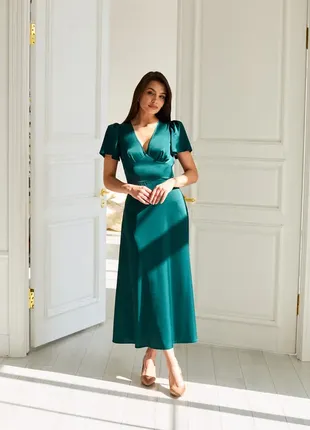 Изумрудное платье из шелка длинное платье приталенного кроя