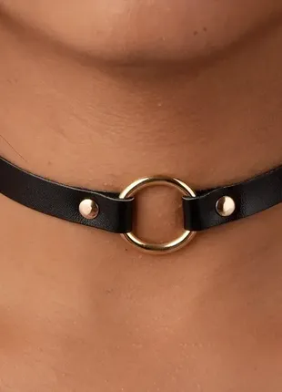 Чокер из натуральной кожи с кольцом