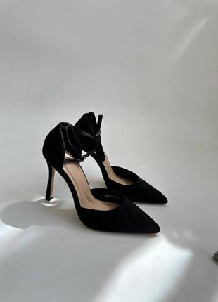 Женские черные замшевые туфли на каблуке