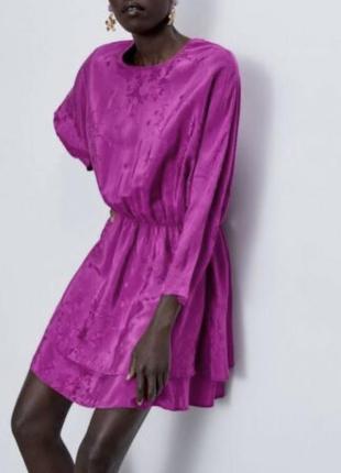 Яркое розовое атласное платье zara цветочный принт