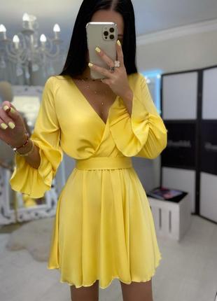 Платье из шелка желтое