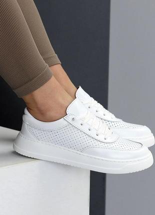 Шкіряні жіночі білі кросівки з перфорацією кеди натуральна шкіра базові на літо