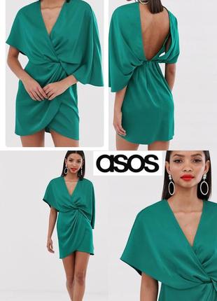 Изысканное зеленое атласное платье