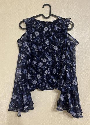 Hollister блуза с открытыми плечами синяя цветочный принт р. s
