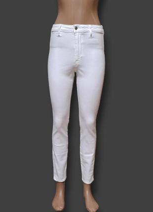 Белые брюки джинсы скинни на высокой посадке