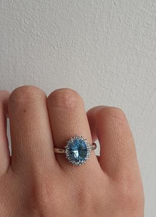 Очень красивое кольцо с кристаллами