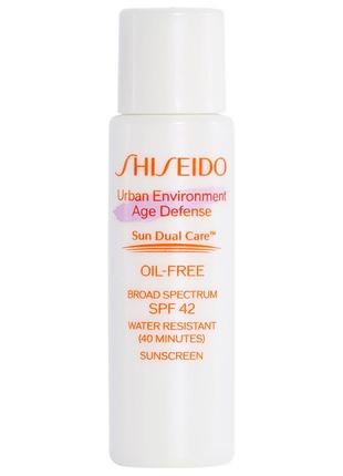 Сонцезахисний крем для обличчя shiseido urban environment oil-free sunscreen broad-spectrum spf 42