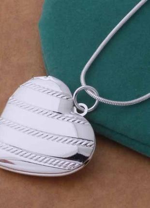Медальйон для фото з ланцюжком. серце кулон для закоханих з ювелірного сплаву. підвіска серця на подарунок