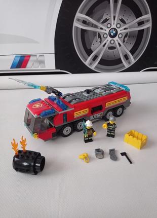 Конструктор 60061 пожарная машина lego аэропорта city 326 деталей.