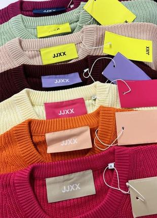 Яркие свитера jjxx.