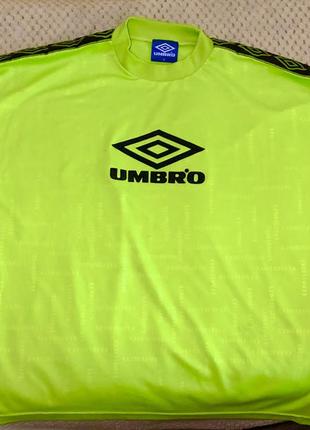 Футболка на лампасах umbro