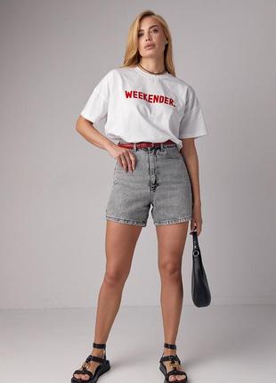 Белая футболка оверсайз с надписью weekender7 фото