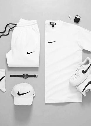 Мужской спортивный набор nike белые штаны и черная футболка найк