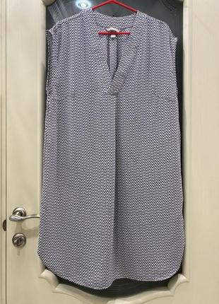 Платье без рукавов свободного фасона