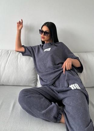 Спортивный костюм в технике тай-дай с принтом wang