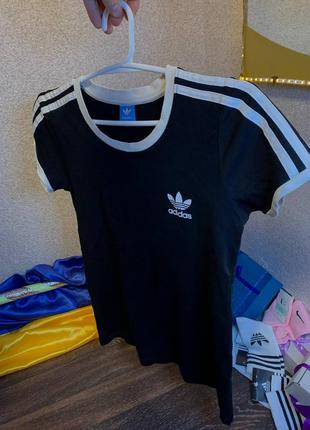 Женская футболка adidas/расспродажа