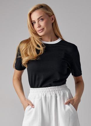 Трикотажная женская футболка с контрастной окантовкой