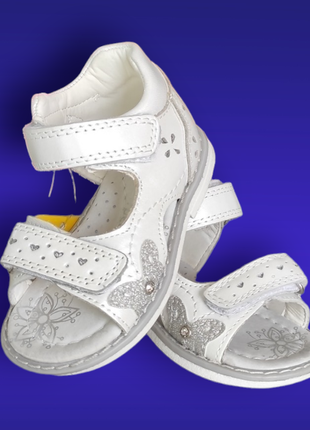 Шкіряні білі перламутрові босоніжки сандалії для дівчинки ортопедичні правильні