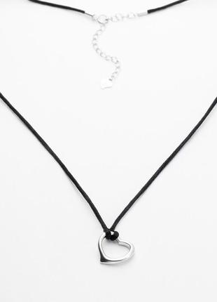 Серебряное колье с сердечком с шелковым шнурком, размер 41 см x 0,1 см, вес: 2.6 г