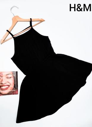 Жіноча чорна вечірня сукня міді з принтом вшитим на бретелях, спина напіввідкрита від бренду h&m